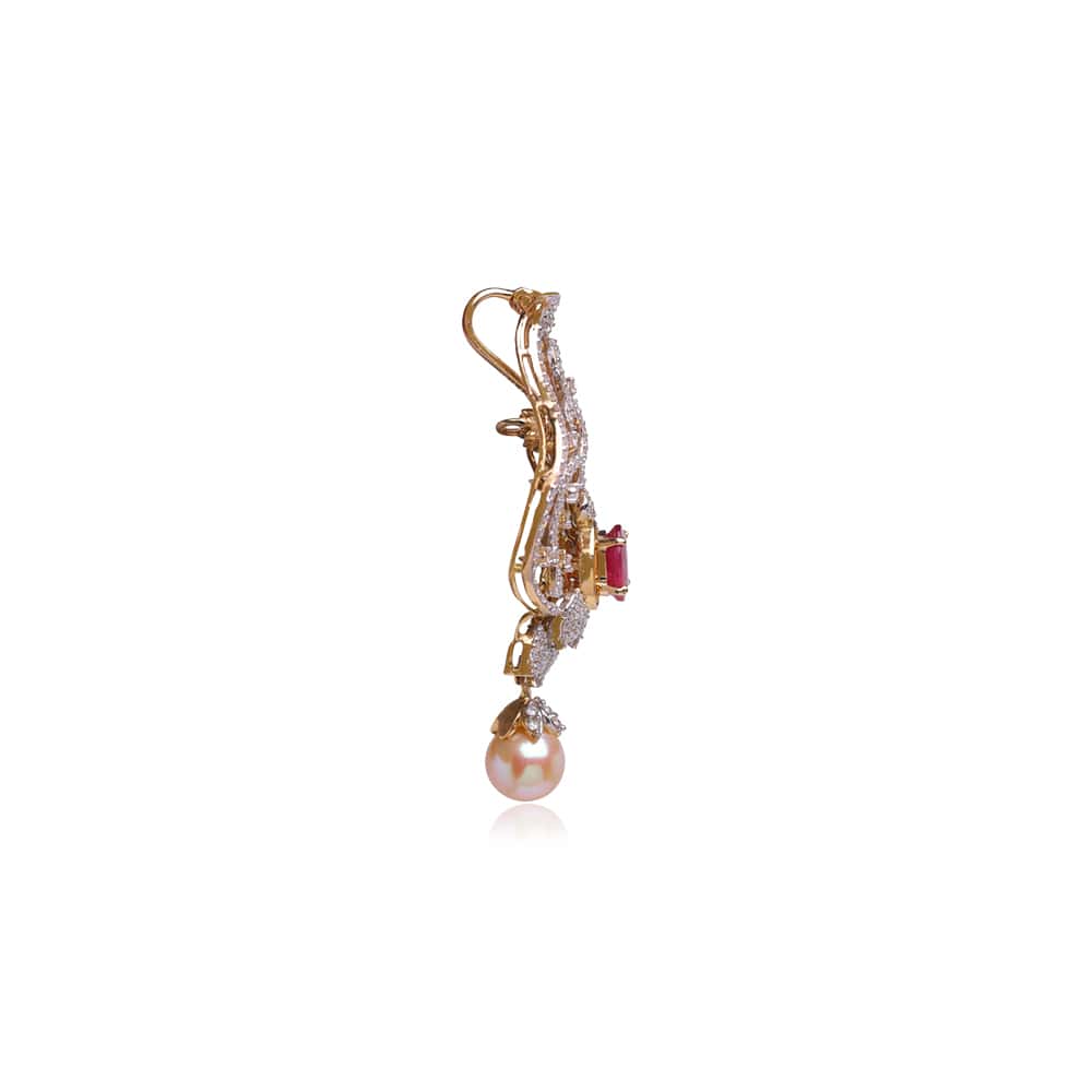 Diamond pendent Diamond pendent