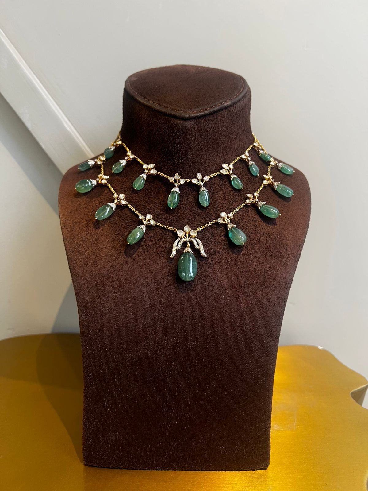 Intricate Polki Necklace with Emerald Intricate Polki Necklace with Emerald